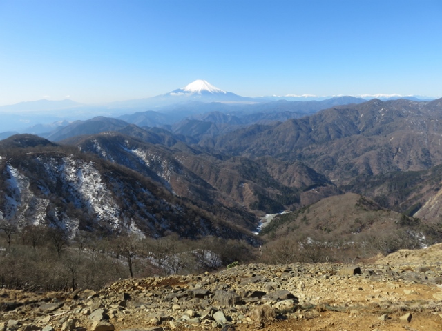 塔ノ岳山頂から富士山