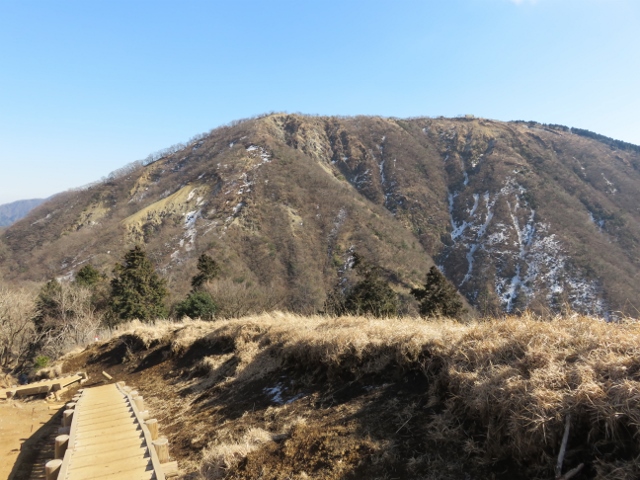 烏尾山山頂から三ノ塔
