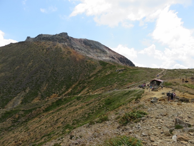 峰の茶屋跡避難小屋手前から茶臼岳