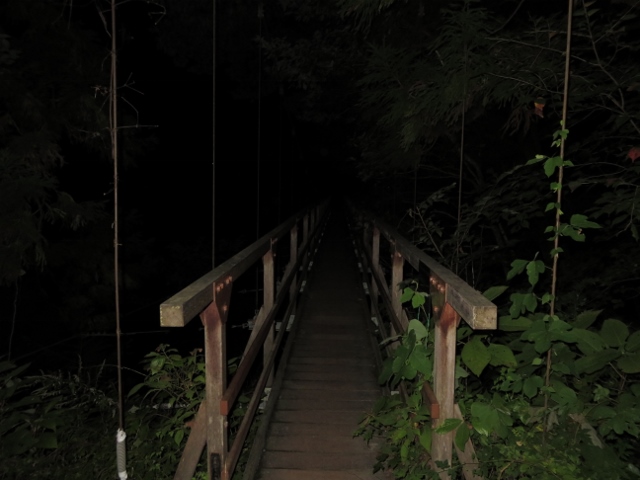 暗闇の吊橋