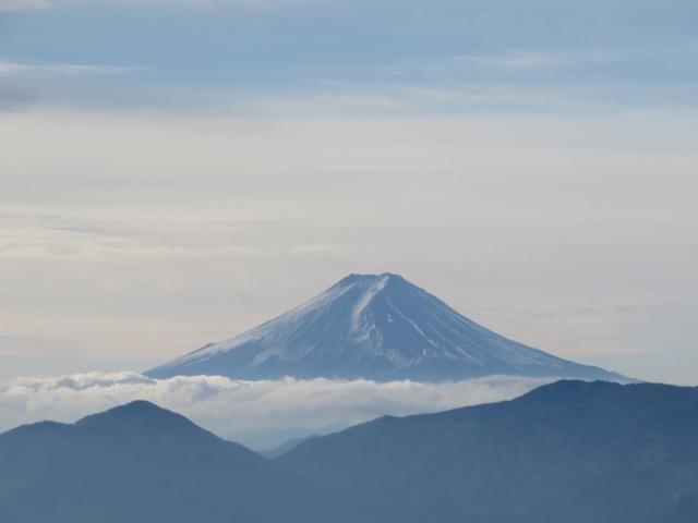 雲取山山頂から富士山アップ
