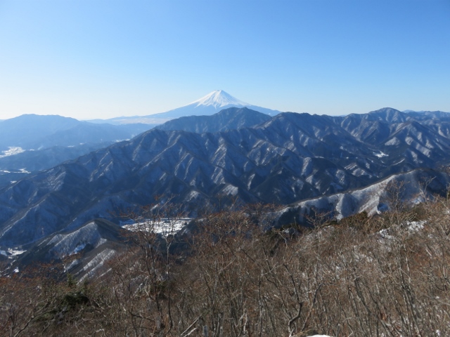 滝子山山頂から富士山方面