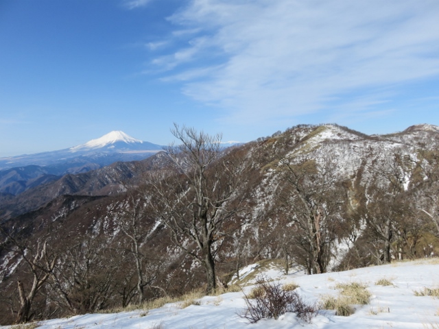 丹沢山山頂から富士山と蛭ヶ岳