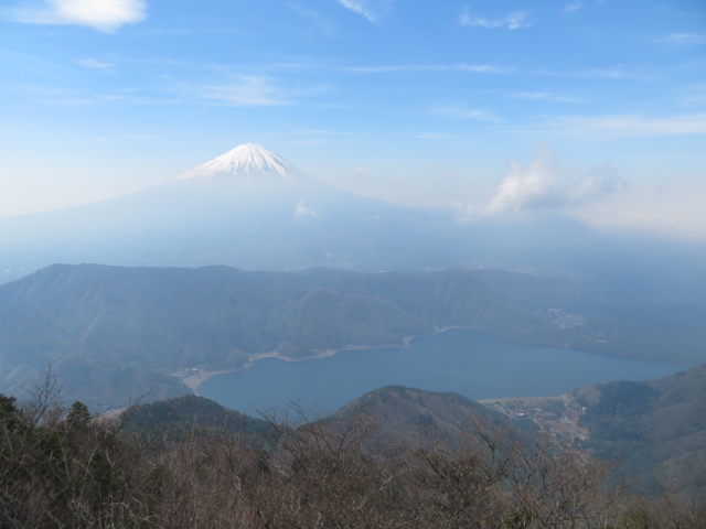 十二ヶ岳山頂から富士山