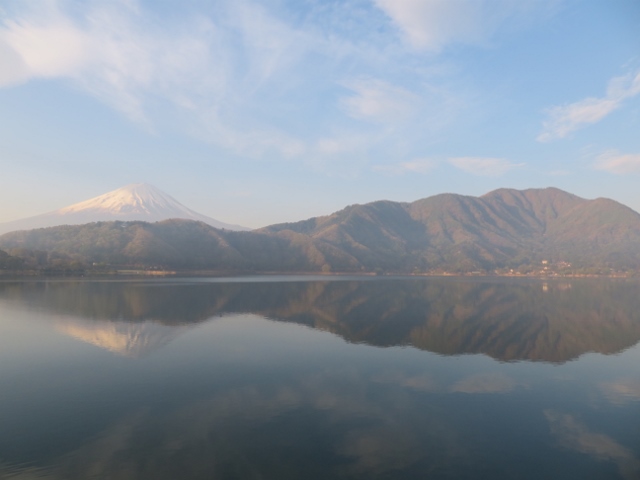 河口湖湖畔から富士山