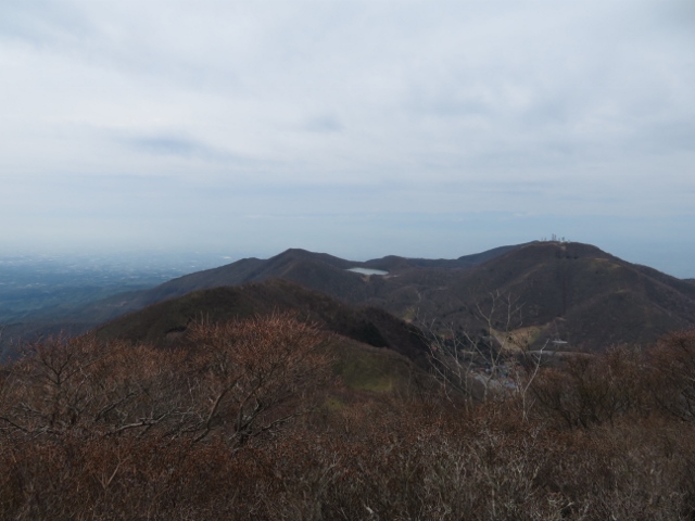 絶景スポットからの景色（右奥が地蔵岳、左手前が駒ヶ岳、真ん中に小沼）