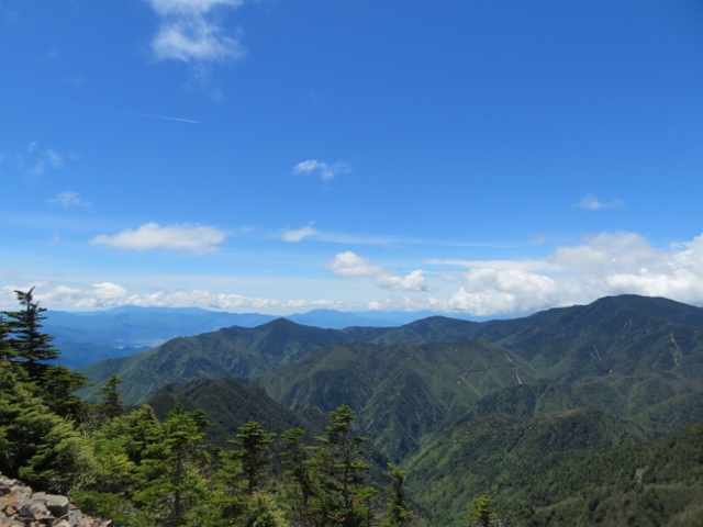 甲武信ヶ岳から富士山方面