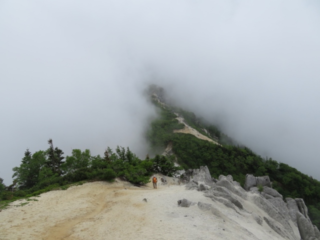 観音岳への登山道１