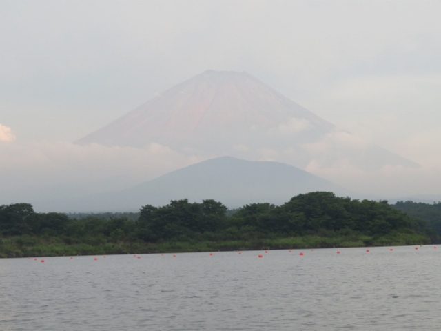 精進湖から富士山