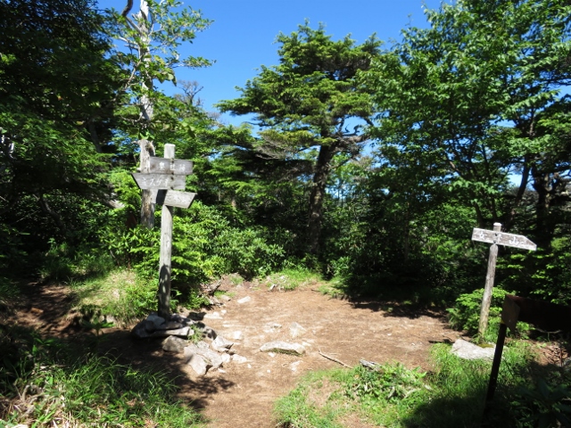 赤薙山神社の奥社跡