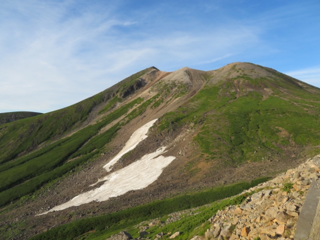 左から剣ヶ峰、蚕玉岳、朝日岳と大雪渓